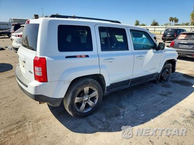 Trzecie zdjęcie samochodu z tyłu: 2015 JEEP PATRIOT LATITUDE VIN:1C4NJPFA0FD296571 - miniatura
