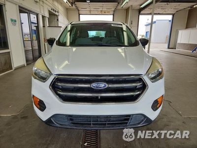 Piąte zdjęcie samochodu w środku: 2017 FORD ESCAPE S VIN:1FMCU0F73HUD28986 - miniatura
