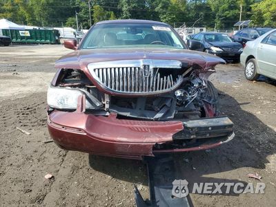 Piąte zdjęcie samochodu w środku: 2003 LINCOLN TOWN CAR SIGNATURE VIN:1LNHM82W63Y609151 - miniatura