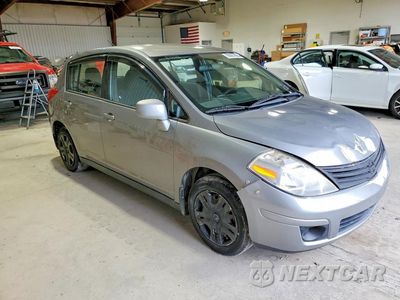 Czwarte zdjęcie samochodu z boku: 2012 NISSAN VERSA 1.8 S VIN:3N1BC1CP9CK237844 - miniatura