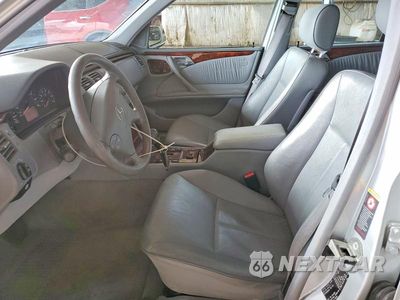 Zdjęcie 7 z 12 samochodu: 2001 MERCEDES-BENZ E 430 VIN:WDBJF70J61B323557 - miniatura