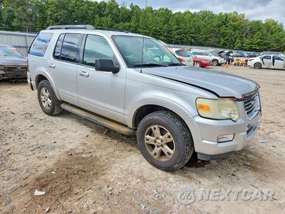 Czwarte zdjęcie samochodu z boku: 2010 FORD EXPLORER XLT VIN:1FMEU6DE1AUA01005 - miniatura
