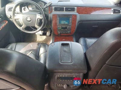 Zdjęcie 8 z 13 samochodu: 2010 CHEVROLET SUBURBAN K1500 LTZ VIN:1GNUKKE36AR255329 - miniatura