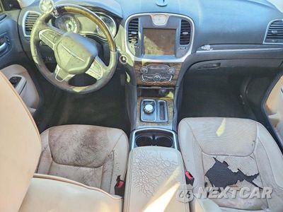 Zdjęcie 8 z 12 samochodu: 2015 CHRYSLER 300C VIN:2C3CCAEG0FH755349 - miniatura