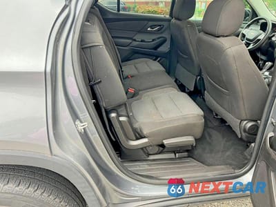 Zdjęcie 6 z 10 samochodu: 2018 CHEVROLET TRAVERSE LS VIN:1GNEVFKW2JJ166728 - miniatura