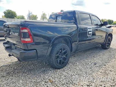 Trzecie zdjęcie samochodu z tyłu: 2020 RAM 1500 LARAMIE VIN:1C6SRFJT3LN383182 - miniatura