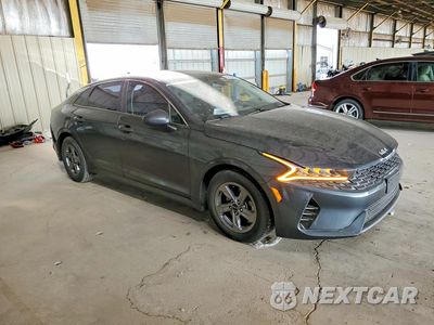 Czwarte zdjęcie samochodu z boku: 2023 KIA K5 LXS VIN:5XXG14J21PG203782 - miniatura