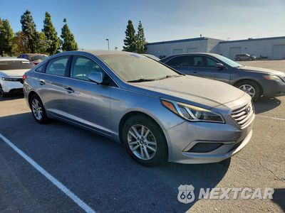 Czwarte zdjęcie samochodu z boku: 2017 HYUNDAI SONATA SE VIN:5NPE24AF3HH485551 - miniatura