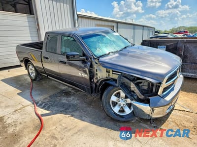Czwarte zdjęcie samochodu z boku: 2019 RAM 1500 CLASSIC TRADESMAN VIN:1C6RR6FG8KS521292 - miniatura