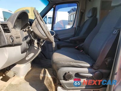 Zdjęcie 7 z 13 samochodu: 2008 DODGE SPRINTER 2500 DELIVERY VAN VIN:WD0PE845785270031 - miniatura