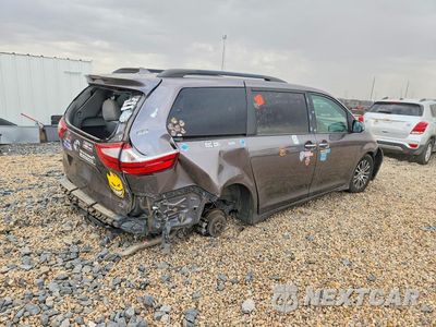 Trzecie zdjęcie samochodu z tyłu: 2019 TOYOTA SIENNA XLE 8-PASSENGER VIN:5TDYZ3DC2KS001245 - miniatura