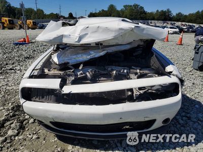 Piąte zdjęcie samochodu w środku: 2018 DODGE CHALLENGER SXT VIN:2C3CDZAG5JH172012 - miniatura