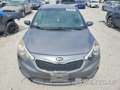 Piąte zdjęcie samochodu w środku: 2016 KIA FORTE LX VIN:KNAFX4A6XG5468036 - miniatura
