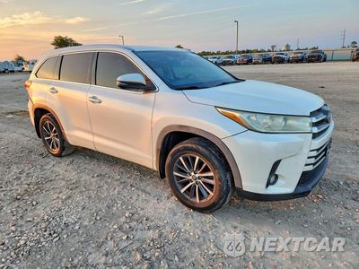 Czwarte zdjęcie samochodu z boku: 2018 TOYOTA HIGHLANDER XLE VIN:5TDJZRFH4JS530322 - miniatura