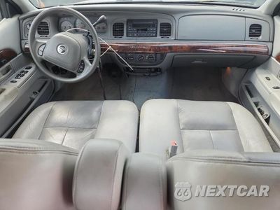 Zdjęcie 8 z 12 samochodu: 2004 MERCURY GRAND MARQUIS GS VIN:2MEFM74W34X644071 - miniatura