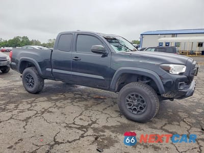 Czwarte zdjęcie samochodu z boku: 2020 TOYOTA TACOMA SR VIN:5TFRX5GN6LX179268 - miniatura
