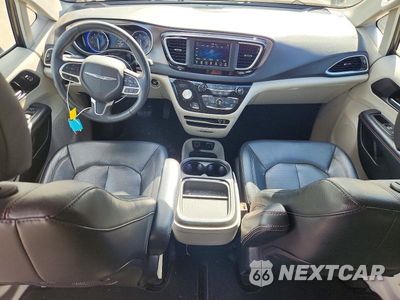 Zdjęcie 8 z 13 samochodu: 2020 CHRYSLER PACIFICA TOURING L VIN:2C4RC1BG6LR210191 - miniatura