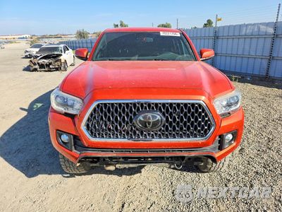 Piąte zdjęcie samochodu w środku: 2018 TOYOTA TACOMA TRD OFF-ROAD VIN:3TMDZ5BN4JM050105 - miniatura