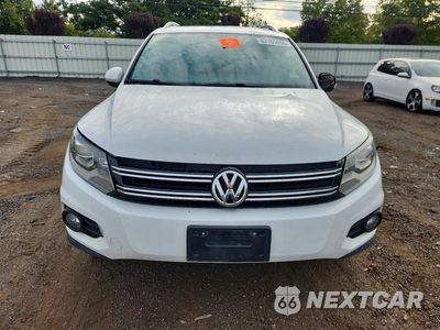 Piąte zdjęcie samochodu w środku: 2016 VOLKSWAGEN TIGUAN S VIN:WVGBV7AX2GW546168 - miniatura