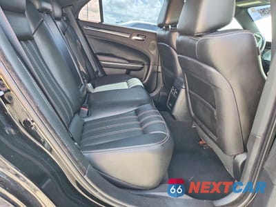 Zdjęcie 10 z 12 samochodu: 2019 CHRYSLER 300 S VIN:2C3CCABG6KH548432 - miniatura
