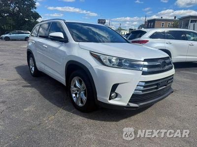 Czwarte zdjęcie samochodu z boku: 2017 TOYOTA HIGHLANDER LIMITED VIN:5TDDZRFH2HS478194 - miniatura