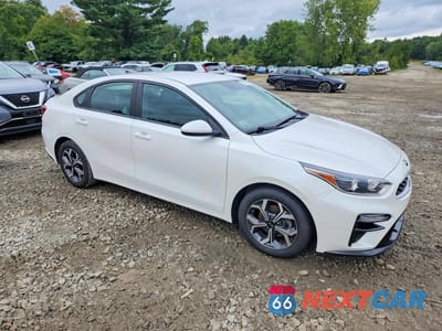Czwarte zdjęcie samochodu z boku: 2021 KIA FORTE LXS VIN:3KPF24AD3ME332346 - miniatura