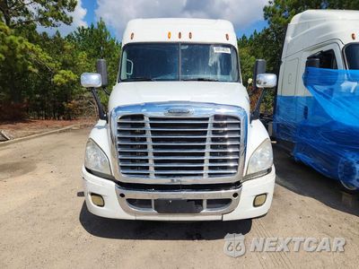 Piąte zdjęcie samochodu w środku: 2014 FREIGHTLINER CASCADIA SEMI TRUCK VIN:1FUJGLD5XELFS3325 - miniatura