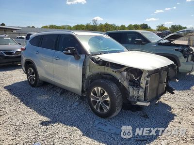 Czwarte zdjęcie samochodu z boku: 2021 TOYOTA HIGHLANDER XLE VIN:5TDGZRAH3MS525859 - miniatura