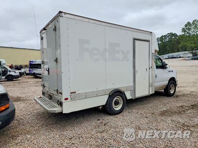Trzecie zdjęcie samochodu z tyłu: 2021 FORD E350 DELIVERY TRUCK VIN:1FDWE3FN2MDC20170 - miniatura