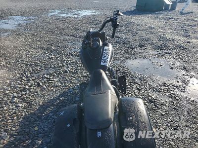 Zdjęcie 6 z 9 samochodu: 2021 INDIAN MOTORCYCLE CO. SPRINGFIELD DARK HORSE VIN:56KTJDDBXM3394165 - miniatura