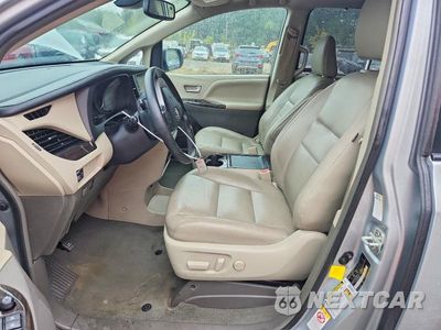 Zdjęcie 7 z 14 samochodu: 2019 TOYOTA SIENNA XLE 8-PASSENGER VIN:5TDYZ3DC1KS993877 - miniatura