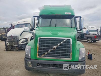 Piąte zdjęcie samochodu w środku: 2018 VOLVO VNL SEMI TRUCK VIN:4V4NC9EH9JN895433 - miniatura