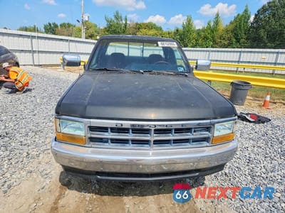 Piąte zdjęcie samochodu w środku: 1993 DODGE DAKOTA VIN:1B7GL23YXPS248497 - miniatura