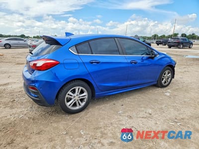 Trzecie zdjęcie samochodu z tyłu: 2017 CHEVROLET CRUZE LT VIN:3G1BE6SM2HS513020 - miniatura