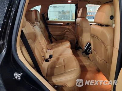 Zdjęcie 11 z 13 samochodu: 2011 PORSCHE CAYENNE VIN:WP1AA2A28BLA10465 - miniatura