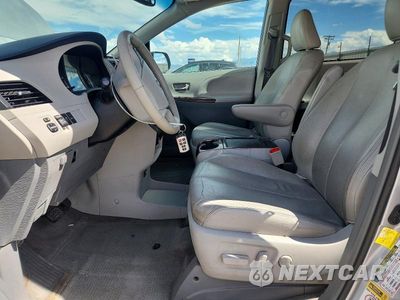 Zdjęcie 7 z 12 samochodu: 2013 TOYOTA SIENNA XLE 7-PASSENGER VIN:5TDDK3DC9DS056748 - miniatura