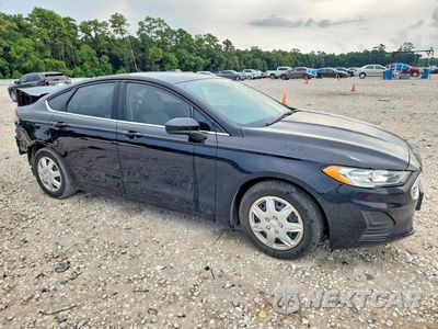 Czwarte zdjęcie samochodu z boku: 2019 FORD FUSION S VIN:3FA6P0G7XKR170545 - miniatura