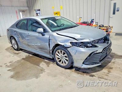 Czwarte zdjęcie samochodu z boku: 2021 TOYOTA CAMRY LE VIN:4T1C11AK1MU542931 - miniatura