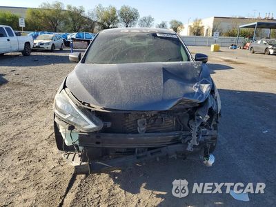 Piąte zdjęcie samochodu w środku: 2018 NISSAN SENTRA SV VIN:3N1AB7AP1JY322496 - miniatura