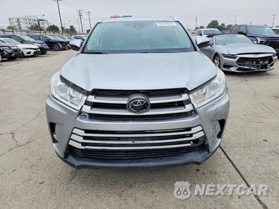 Piąte zdjęcie samochodu w środku: 2018 TOYOTA HIGHLANDER XLE VIN:5TDJZRFH1JS560362 - miniatura