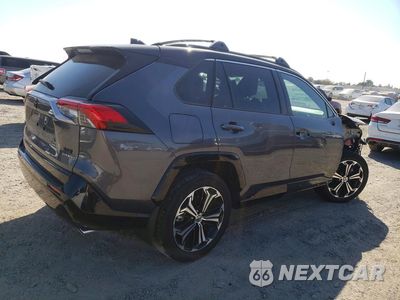 Trzecie zdjęcie samochodu z tyłu: 2025 TOYOTA RAV4 XSE VIN:JTMEB3FV9SD268397 - miniatura