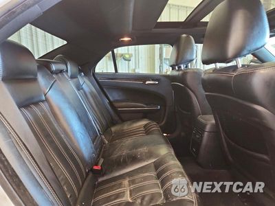 Zdjęcie 10 z 13 samochodu: 2019 CHRYSLER 300 S VIN:2C3CCABG1KH577756 - miniatura