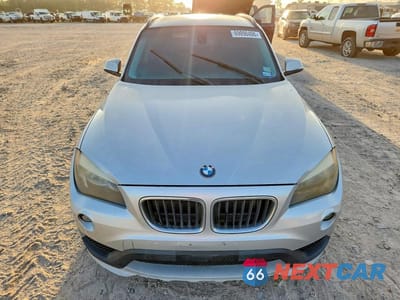 Piąte zdjęcie samochodu w środku: 2015 BMW X1 SDRIVE28I VIN:WBAVM1C51FV314885 - miniatura