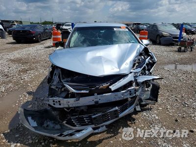 Piąte zdjęcie samochodu w środku: 2017 CHEVROLET CRUZE LT VIN:3G1BE6SM1HS535266 - miniatura