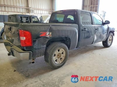 Trzecie zdjęcie samochodu z tyłu: 2010 CHEVROLET SILVERADO K1500 LT VIN:3GCRKSE35AG241498 - miniatura