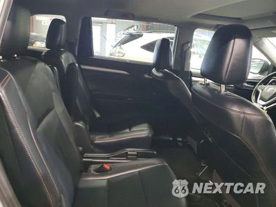 Zdjęcie 11 z 13 samochodu: 2019 TOYOTA HIGHLANDER XLE VIN:5TDJZRFH8KS565141 - miniatura