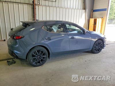 Trzecie zdjęcie samochodu z tyłu: 2021 MAZDA 3 PREMIUM PLUS VIN:JM1BPBNY0M1403880 - miniatura