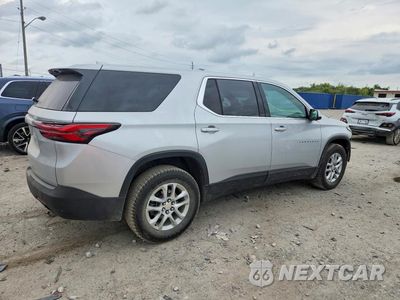 Trzecie zdjęcie samochodu z tyłu: 2022 CHEVROLET TRAVERSE LS VIN:1GNERLKW2NJ107770 - miniatura