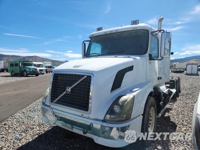 2008 VOLVO VNL SEMI TRUCK 4V4NC9TK08N495060 - główne zdjęcie licytacji z USA - miniatura