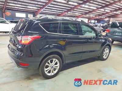Trzecie zdjęcie samochodu z tyłu: 2017 FORD ESCAPE SE VIN:1FMCU9GD2HUF01017 - miniatura